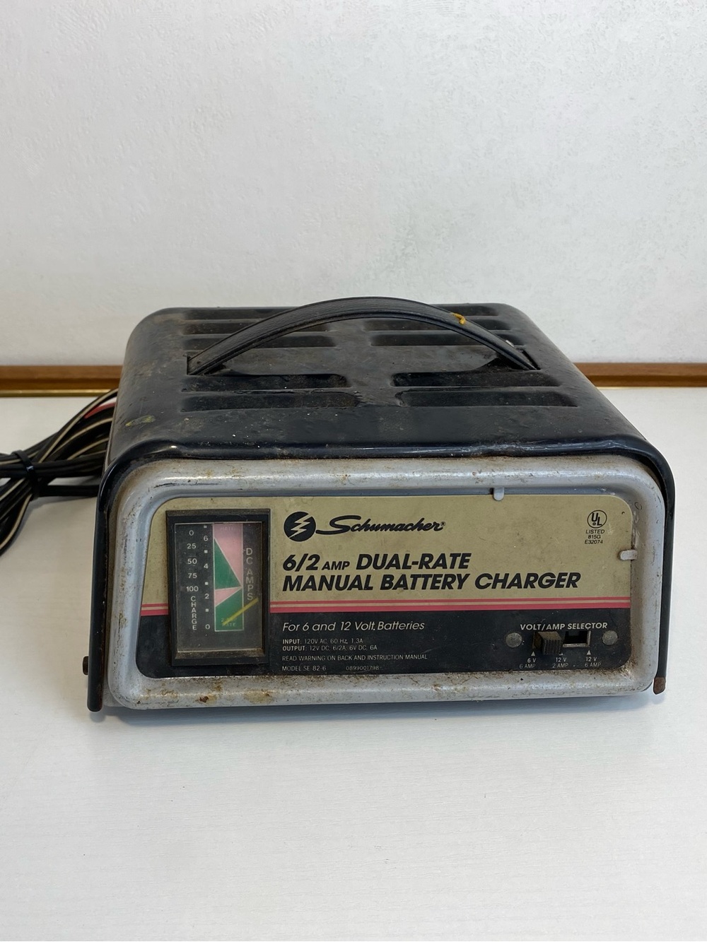 Schumacher 6/2 AMP Dual Rate 6/12 Volt Model SE-82-6 Battery Charger - Works